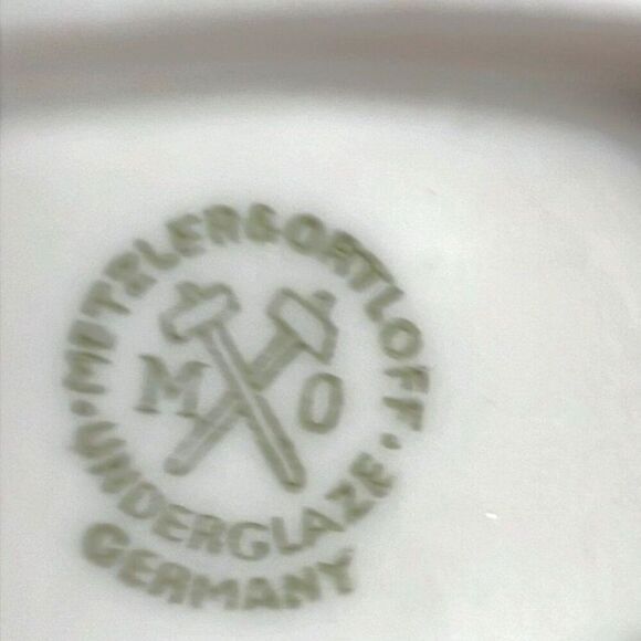 Vintage German METZLER  ORTLOFF Porcelain figurines 6'' tall - Boy & Girl Pair - Picture 6 of 10